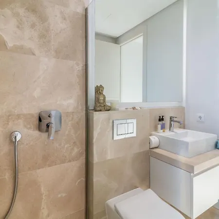 Extravagant 5-bdrm - Heated Pool & Gym فيلة