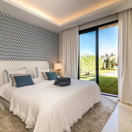 Extravagant 5-bdrm - Heated Pool & Gym *