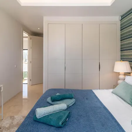 Extravagant 5-bdrm - Heated Pool & Gym Estepona