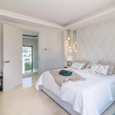 Вилла Extravagant 5-bdrm - Heated Pool & Gym Эстепона