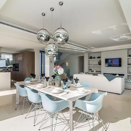 Villa Extravagant 5-bdrm - Heated Pool & Gym *