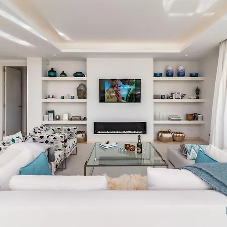Вилла Extravagant 5-bdrm - Heated Pool & Gym Эстепона