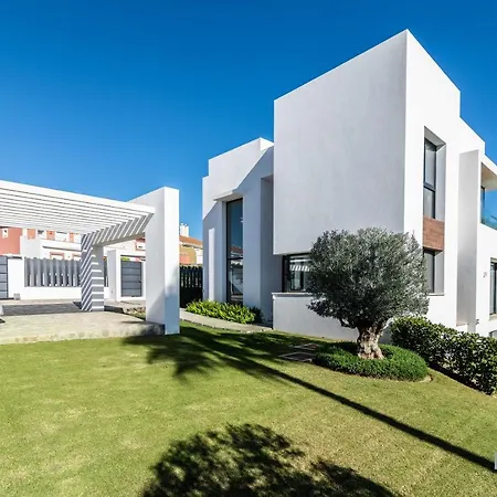 Extravagant 5-bdrm - Heated Pool & Gym * Estepona