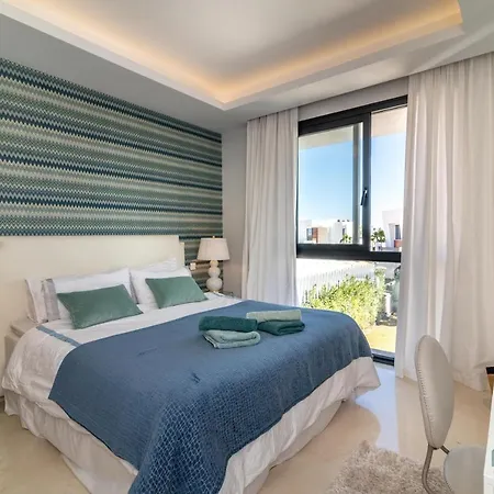 Villa Extravagant 5-bdrm - Heated Pool & Gym *