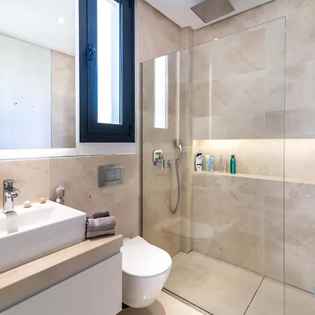 Extravagant 5-bdrm - Heated Pool & Gym Эстепона