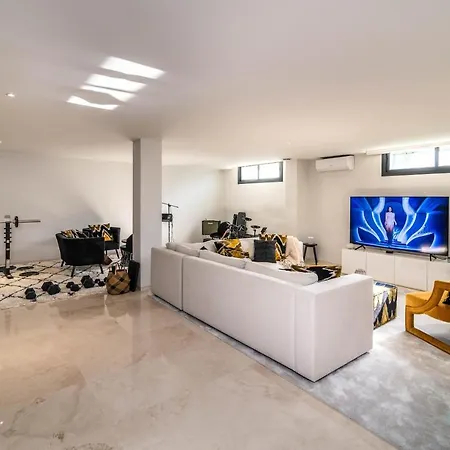 Extravagant 5-bdrm - Heated Pool & Gym Эстепона