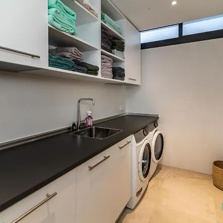 Extravagant 5-bdrm - Heated Pool & Gym Вилла Эстепона