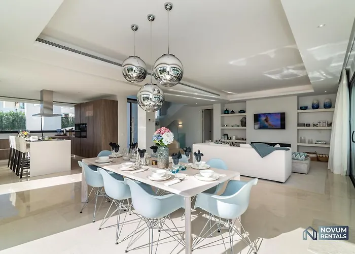 Villa Extravagant 5-bdrm - Heated Pool & Gym *