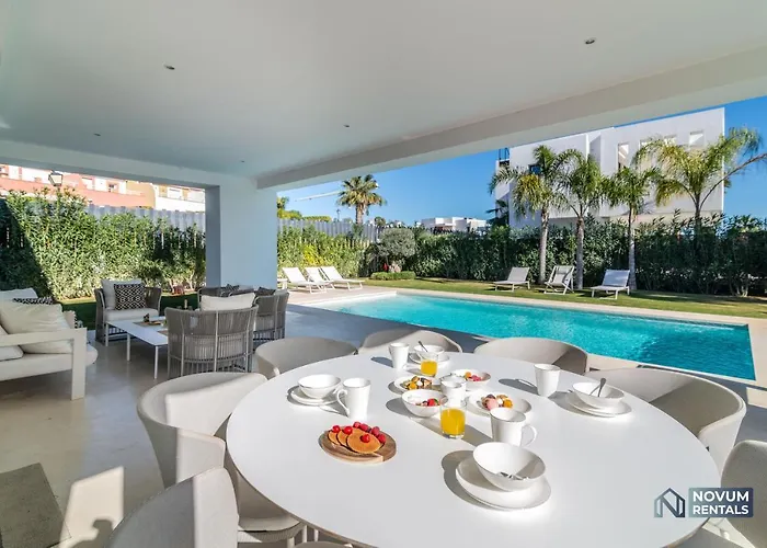 Extravagant 5-bdrm - Heated Pool & Gym *