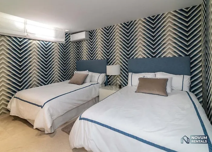 Extravagant 5-bdrm - Heated Pool & Gym