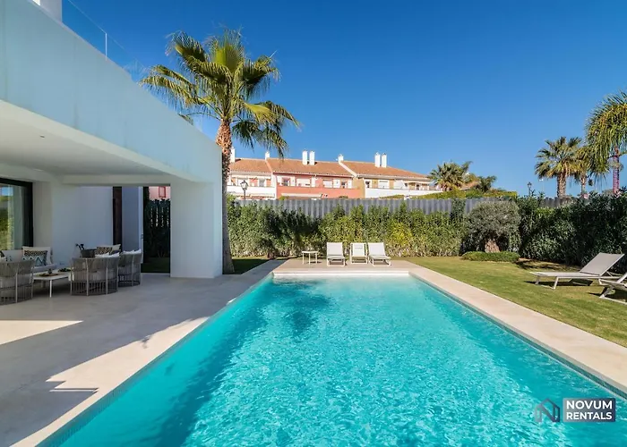 Extravagant 5-bdrm - Heated Pool & Gym Villa *