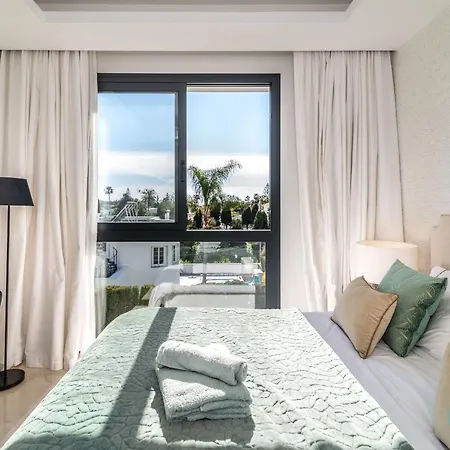 Extravagant 5-bdrm - Heated Pool & Gym 빌라