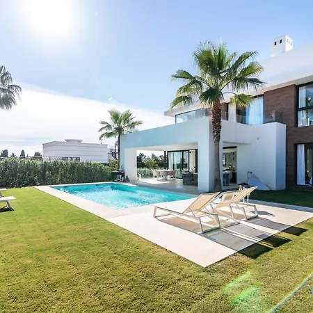 Extravagant 5-bdrm - Heated Pool&gym *