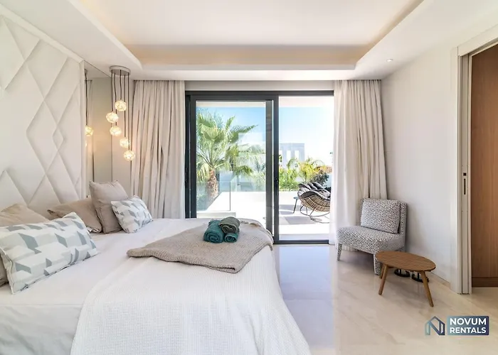 Extravagant 5-bdrm - Heated Pool & Gym