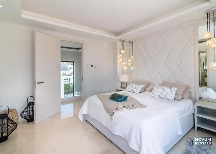 빌라 Extravagant 5-bdrm - Heated Pool & Gym 에스테포나