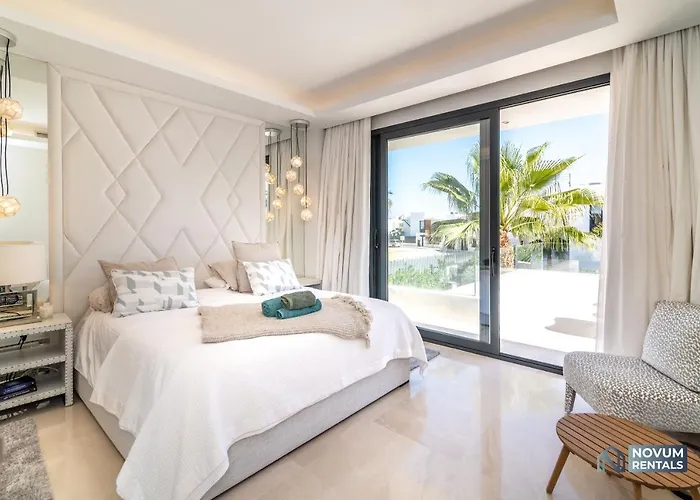 Extravagant 5-bdrm - Heated Pool & Gym 빌라