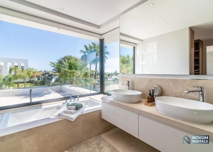 빌라 Extravagant 5-bdrm - Heated Pool & Gym 에스테포나