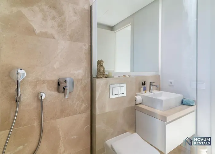 Extravagant 5-bdrm - Heated Pool & Gym 빌라