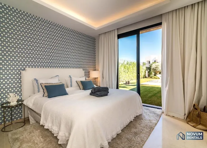 Extravagant 5-bdrm - Heated Pool & Gym *